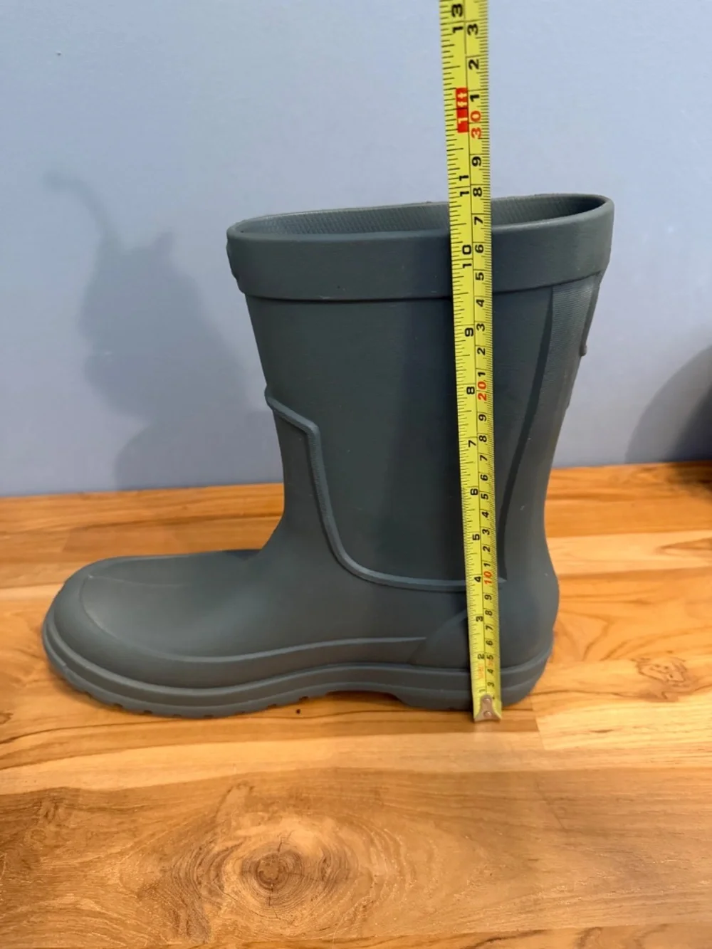 Crocs AllCast Rain Boots Grey Men's Size 10 Waterproof Rubber Boots